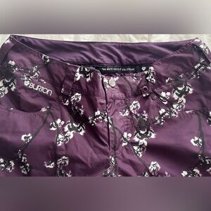 Burton Snowboarding Pants New but no tags - Never worn- Size Medium- Women’s